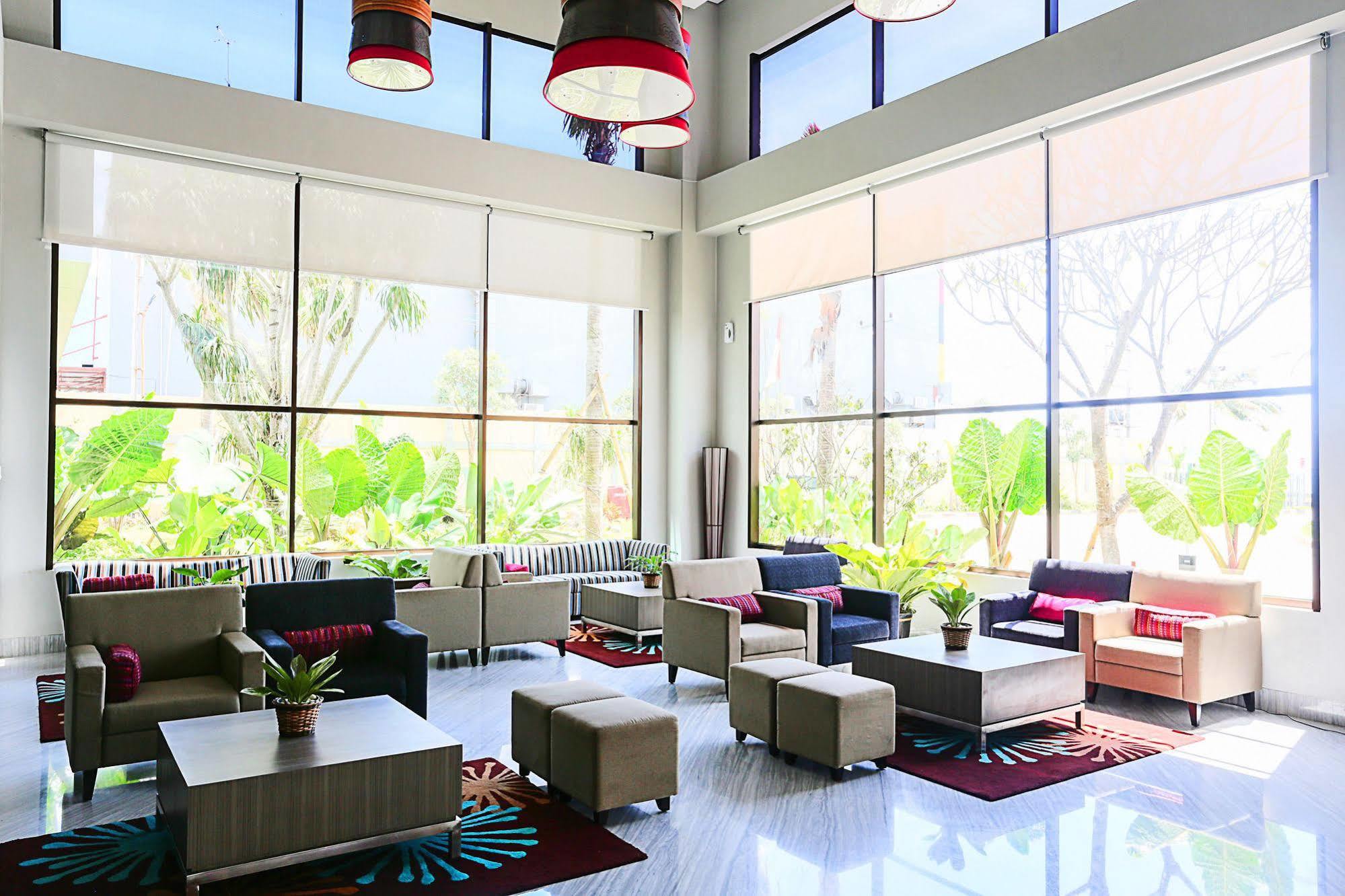 Mercure Palu Exteriér fotografie