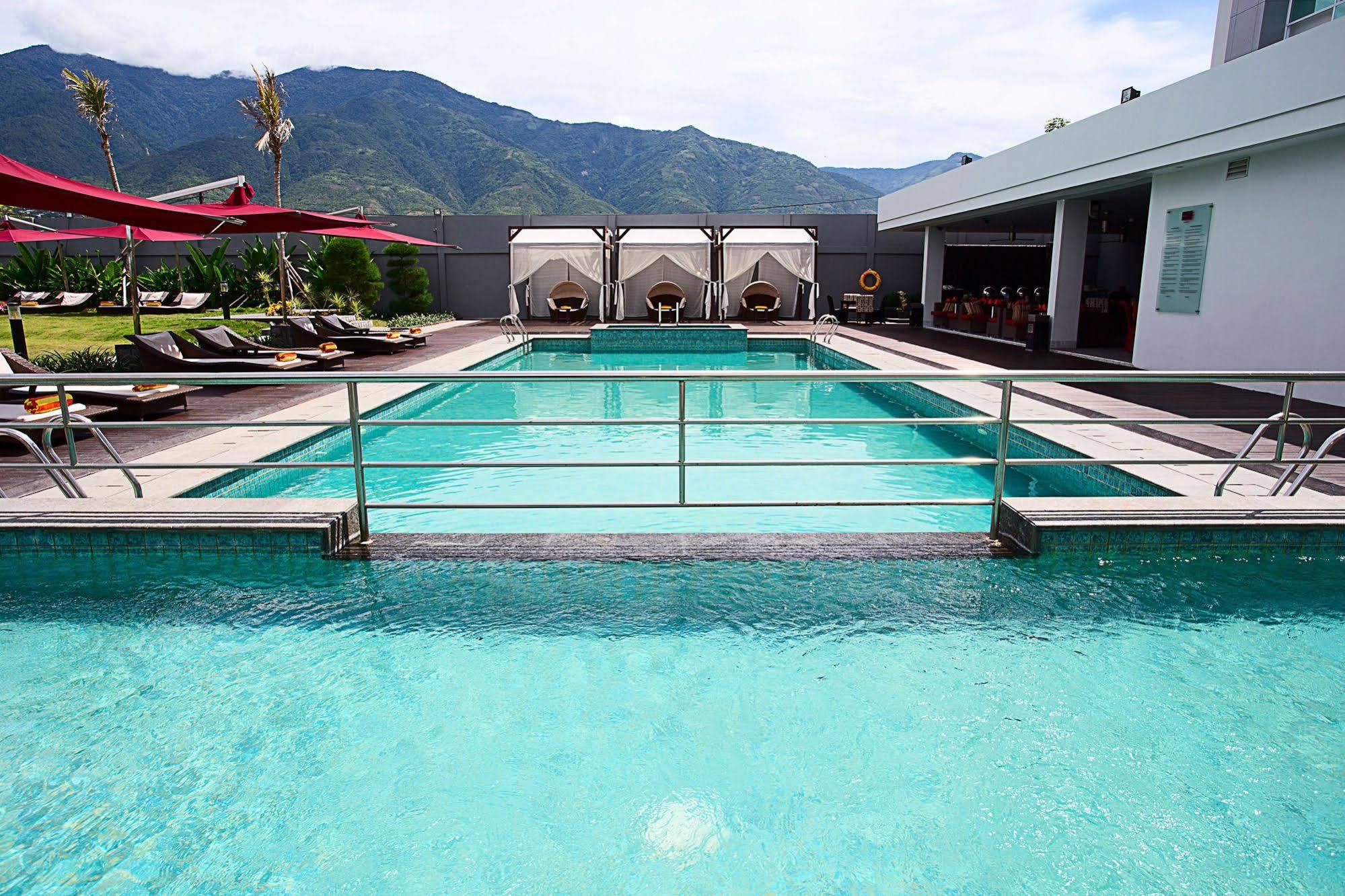 Mercure Palu Exteriér fotografie